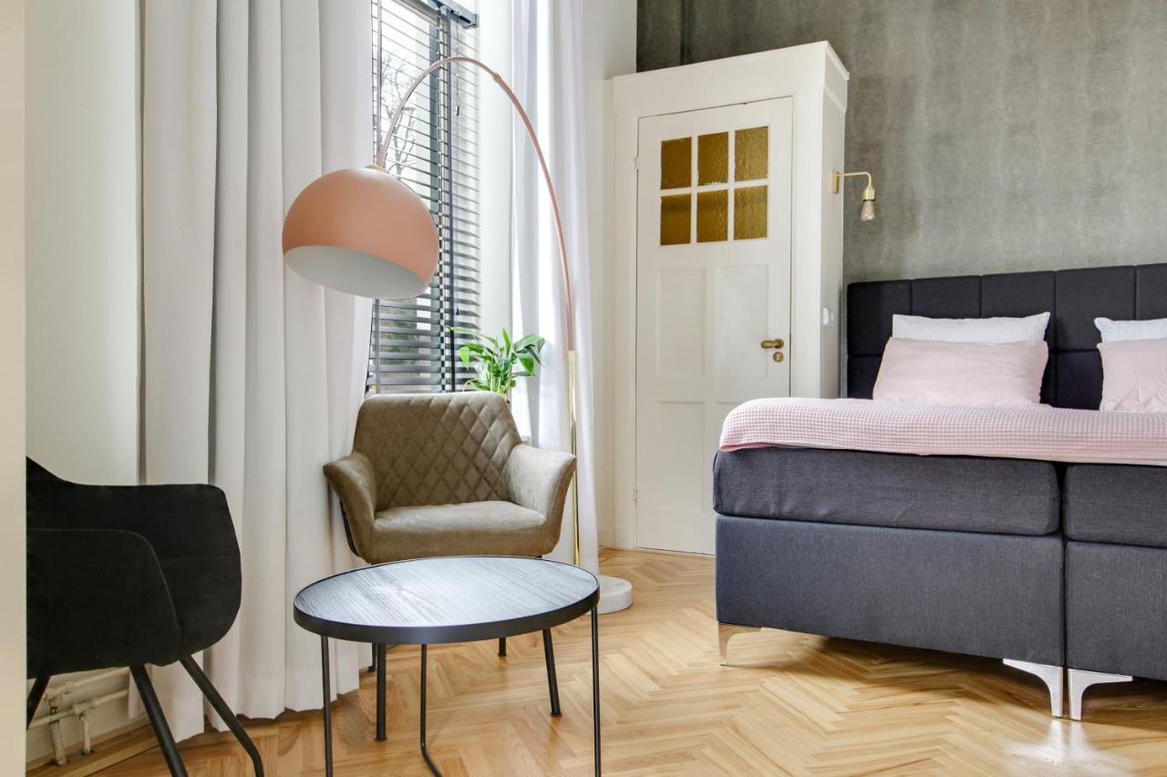Romantische Stad Suite "Alora", Met Prive Parkeerplaats アルクマール エクステリア 写真