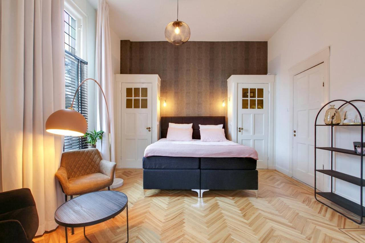 Romantische Stad Suite "Alora", Met Prive Parkeerplaats アルクマール エクステリア 写真